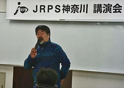 お話しされる中村先生の写真です。